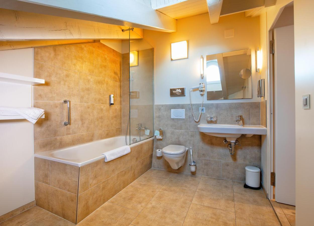 Hotel Oberland Triesenberg Bagian luar foto