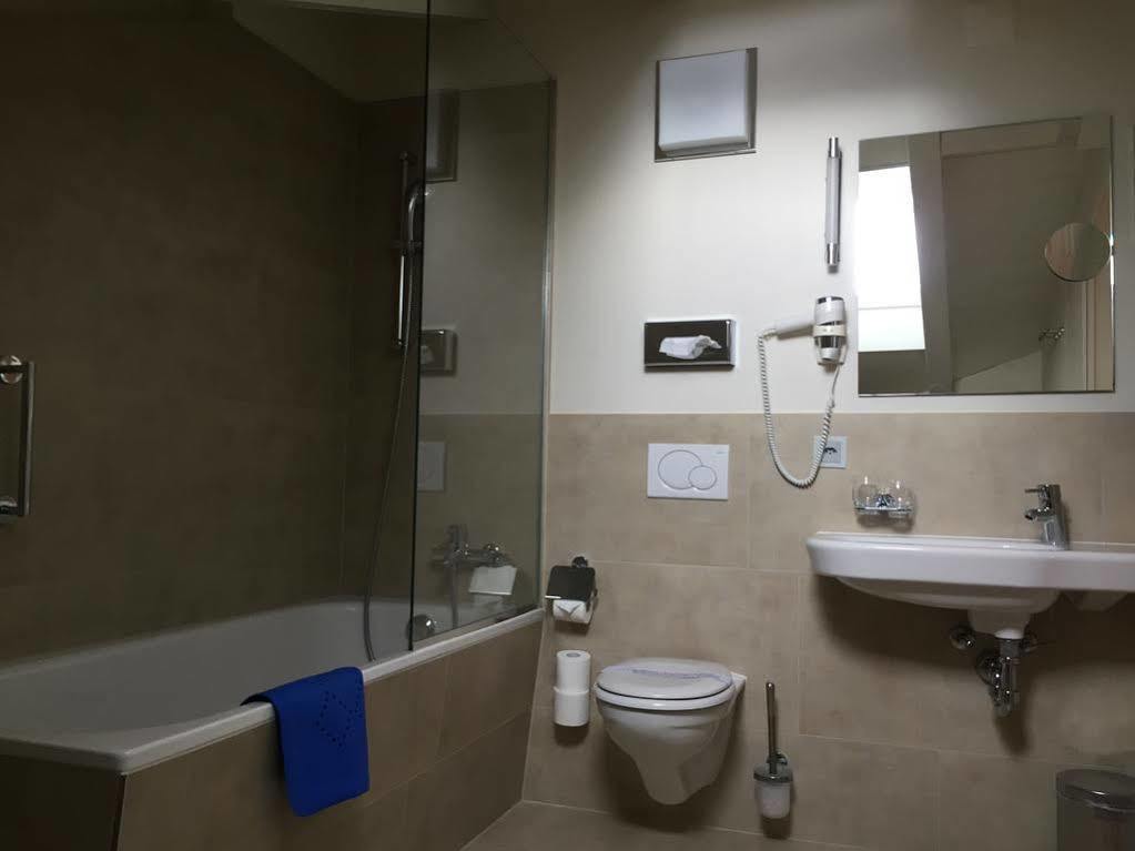 Hotel Oberland Triesenberg Bagian luar foto