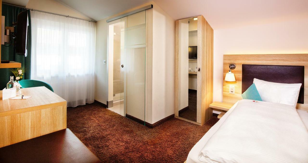 Hotel Oberland Triesenberg Bagian luar foto