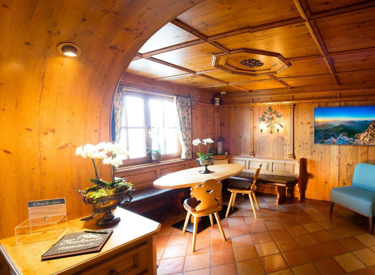 Hotel Oberland Triesenberg Bagian luar foto