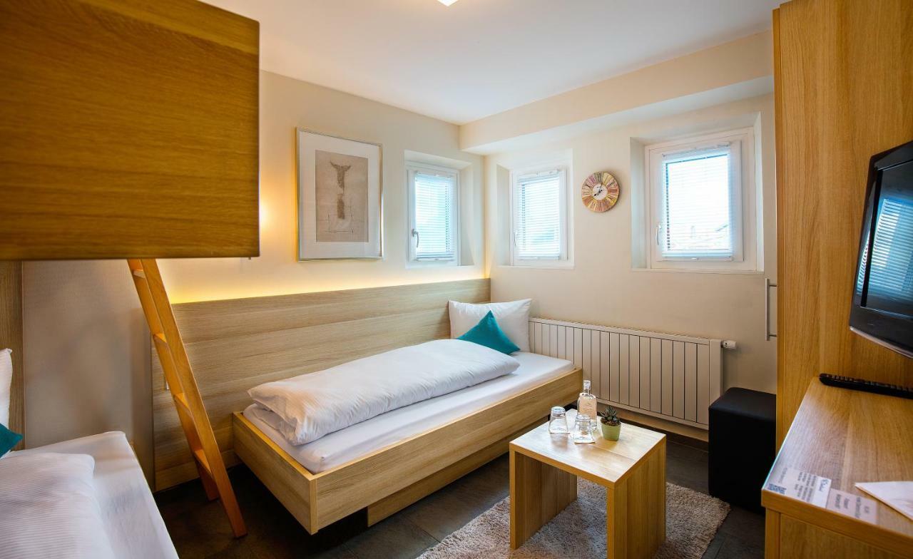 Hotel Oberland Triesenberg Bagian luar foto